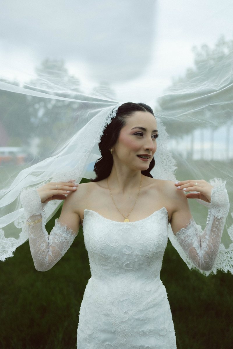 Duvak rüzgârda, düğün günü